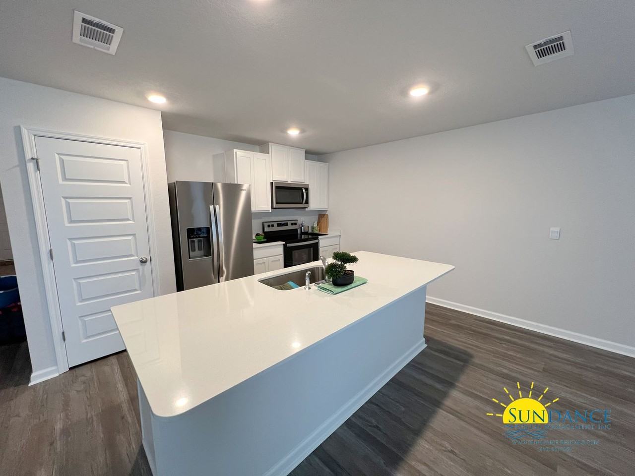 4740 Airmen Drive - Photo 6 of 31