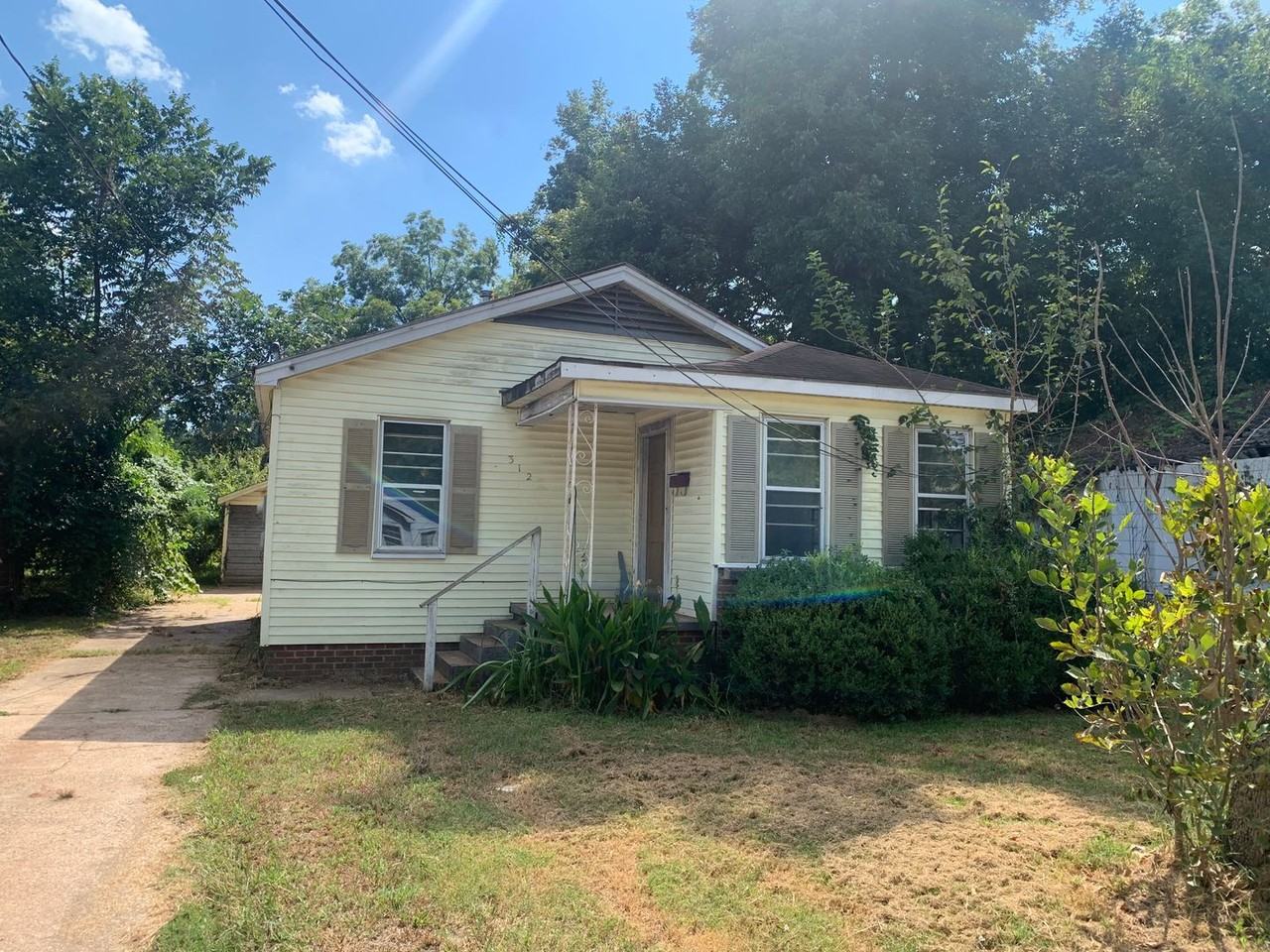 312 Kelly St - Photo 2 of 8