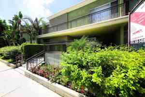 featured image of 10557 Lindley Ave