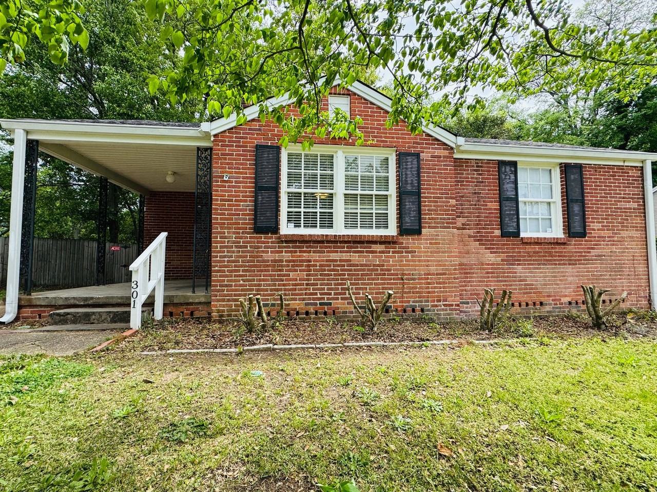 301 Bradley Dr - Photo 2 of 26