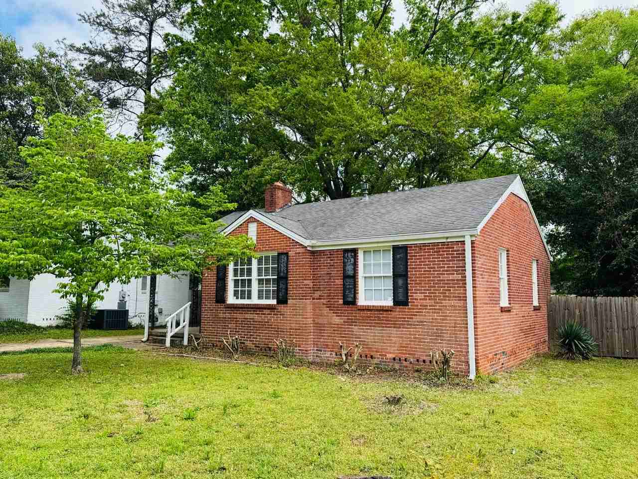 301 Bradley Dr - Photo 3 of 26