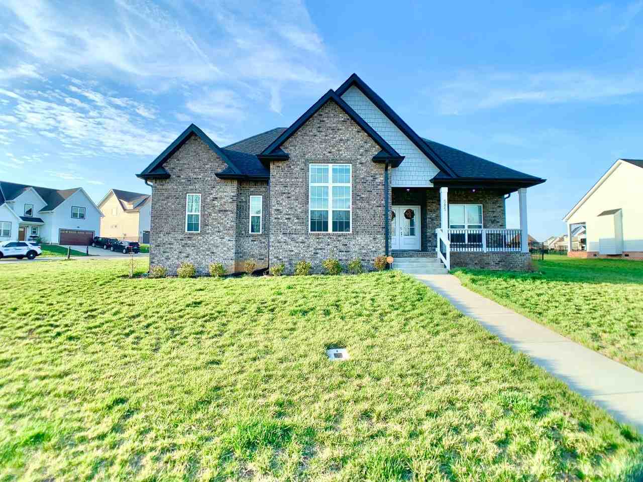 585 Dexter Dr - Photo 2 of 43