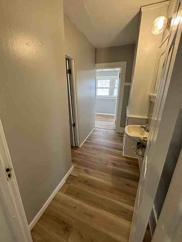 621 1/2 W 9th St - Photo 6 of 7