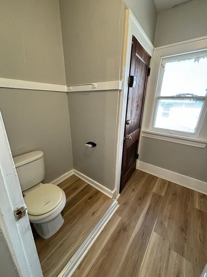 621 1/2 W 9th St - Photo 7 of 7