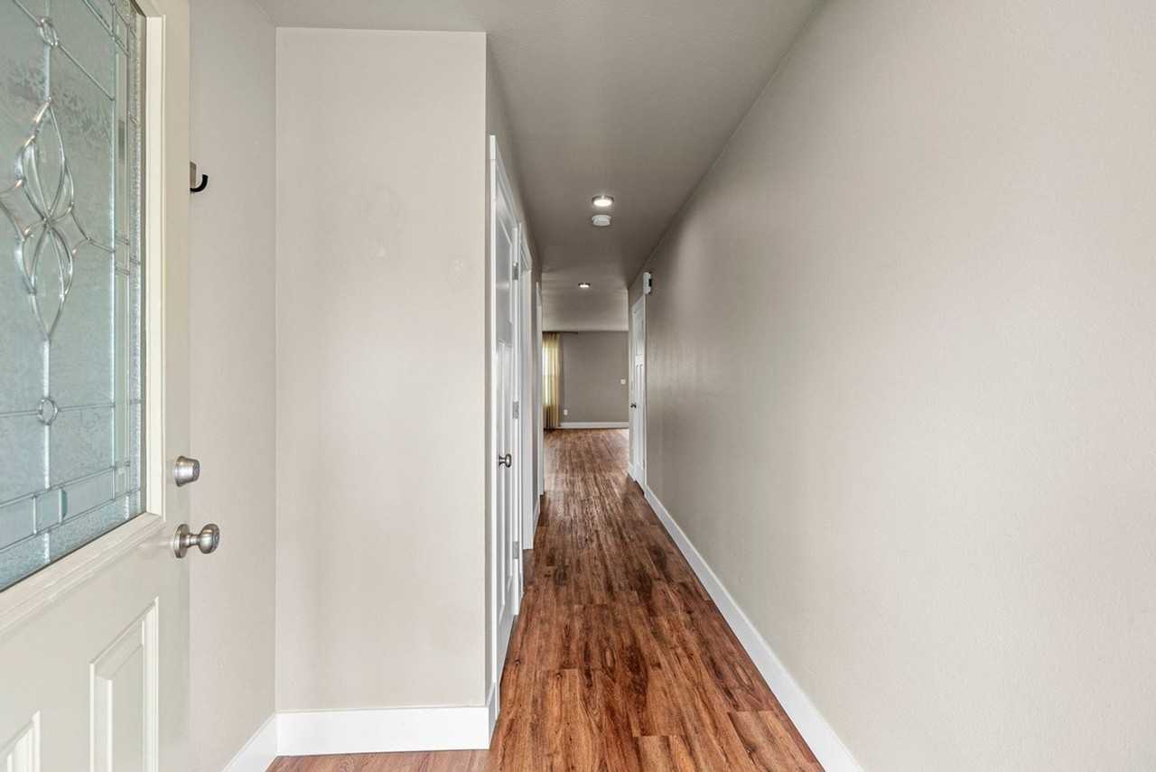 9106 E Sherwood St - Photo 5 of 45