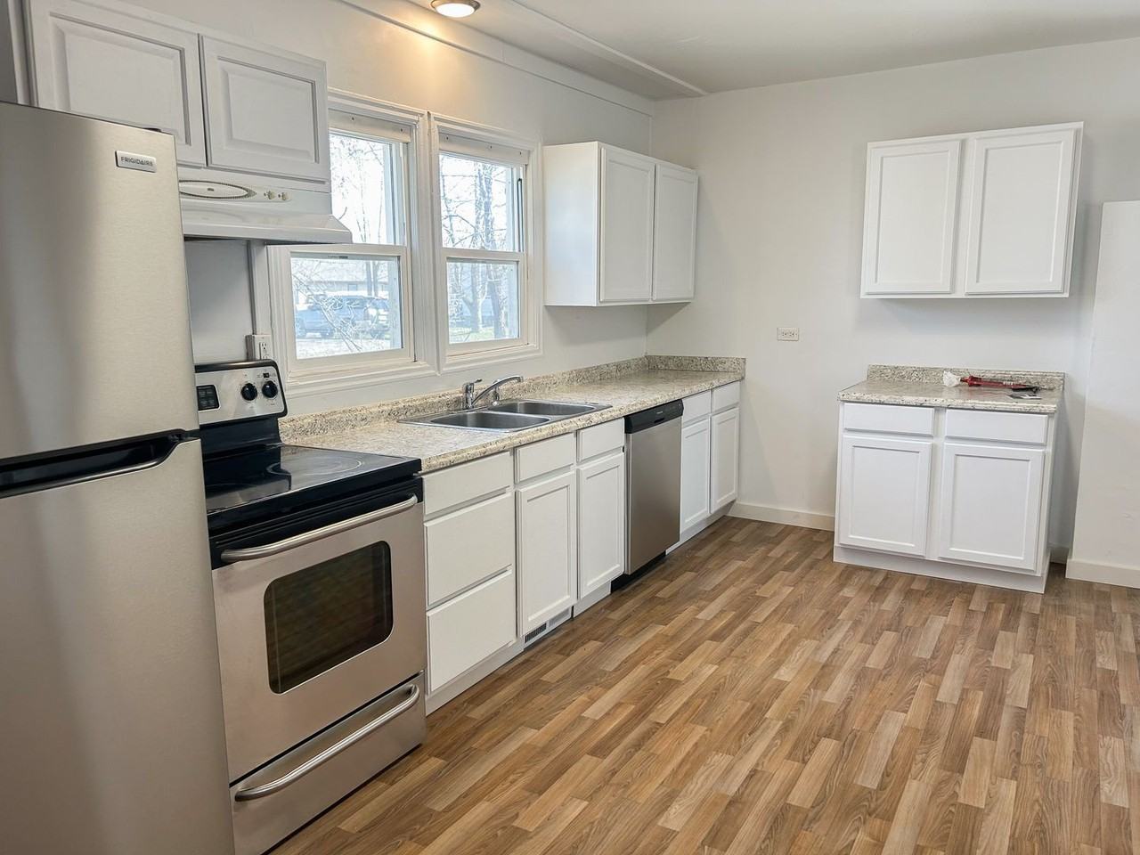 112 Durland Ave - Photo 3 of 10
