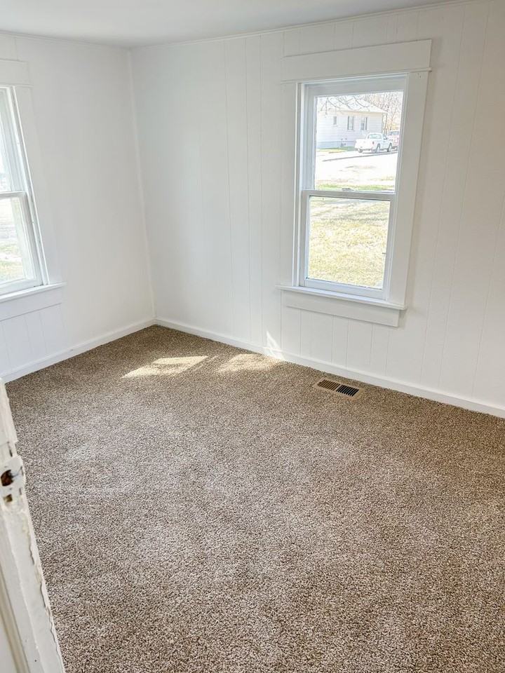 112 Durland Ave - Photo 4 of 10