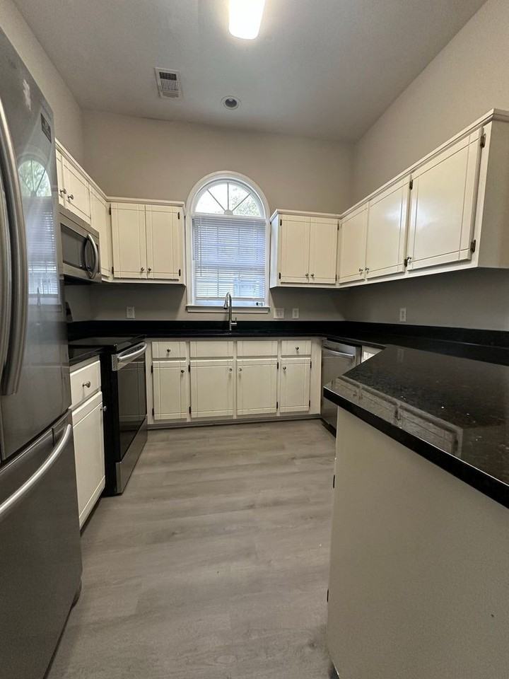 132 Wakefield Trce - Photo 3 of 25