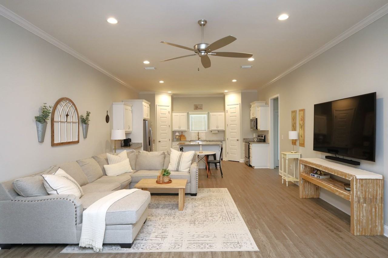 3916 Bettys Pl - Photo 3 of 15