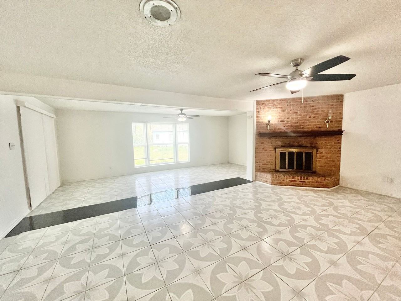 629 Christie Ct - Photo 3 of 19