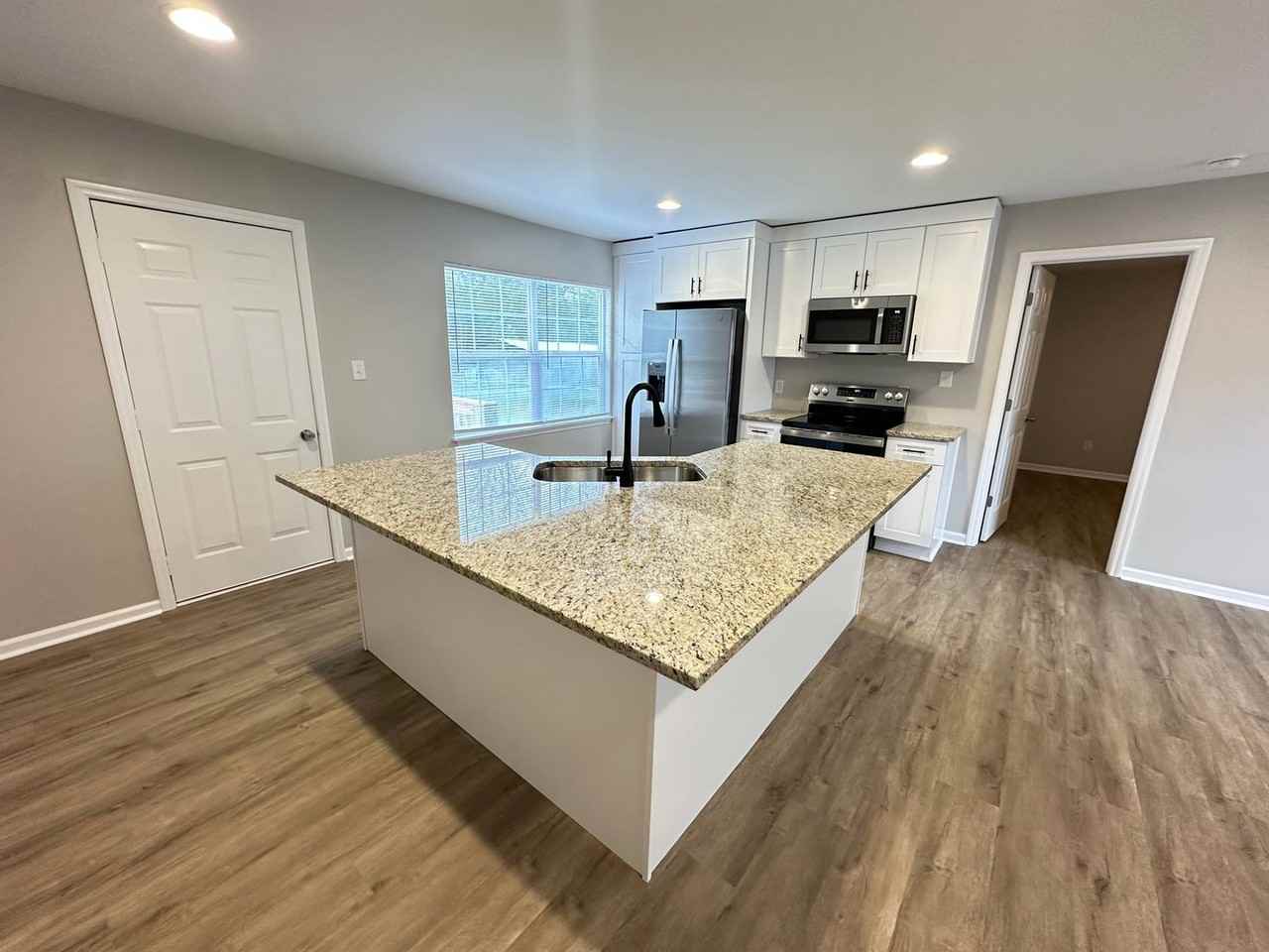 436 Mcginnis St - Photo 4 of 18