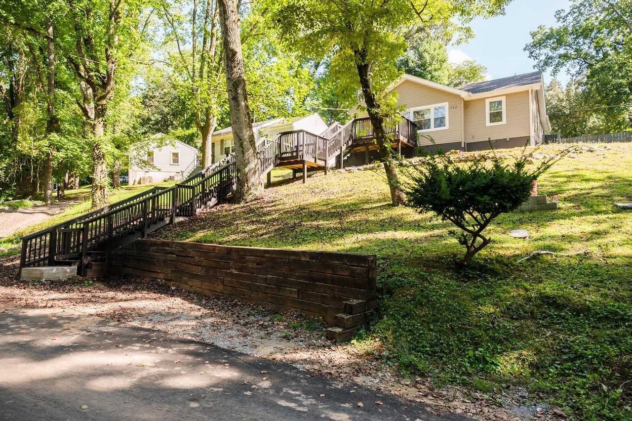 712 Woodlawn Drive - Photo 2 of 44