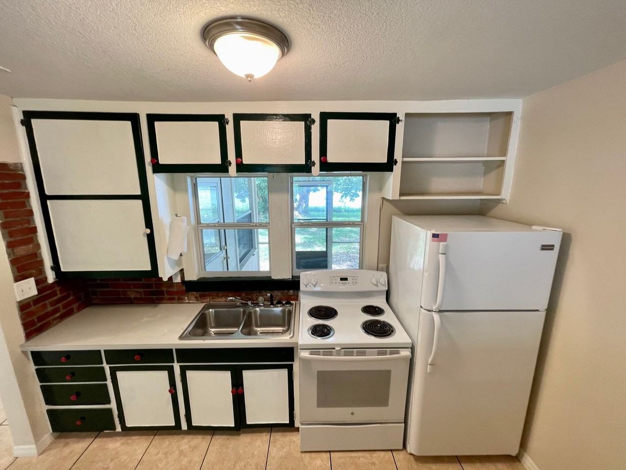 12504 Forest Hills Dr - Photo 5 of 19