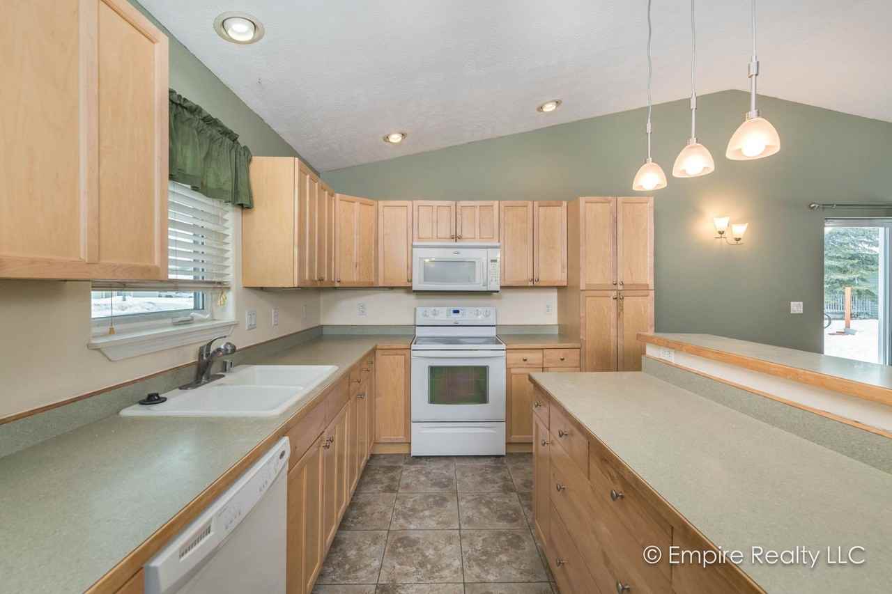 834 Marquette Loop - Photo 3 of 14