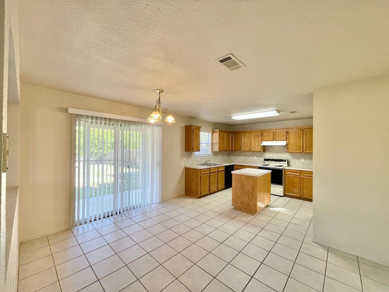 4008 Sunflower Dr - Photo 6 of 24