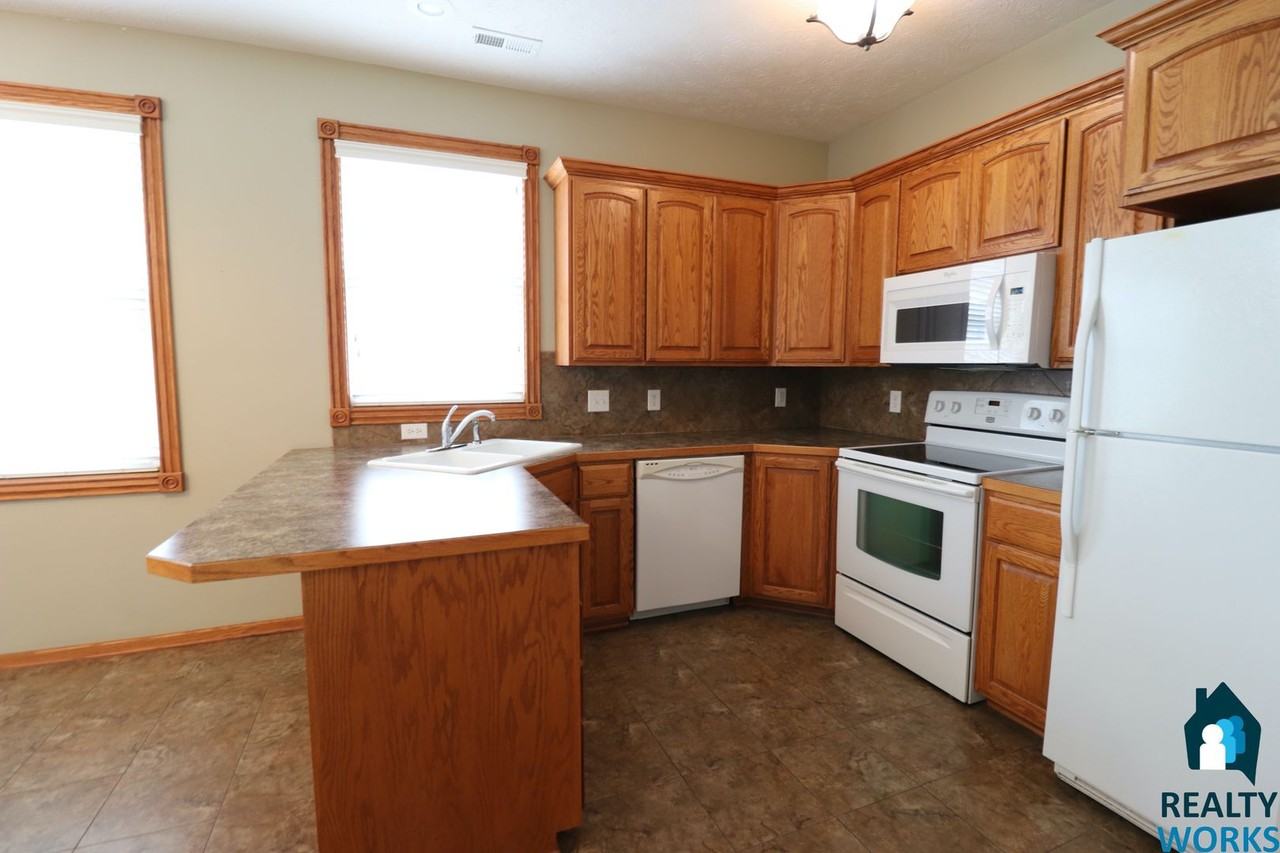 5400 Folkways Place - Photo 2 of 17