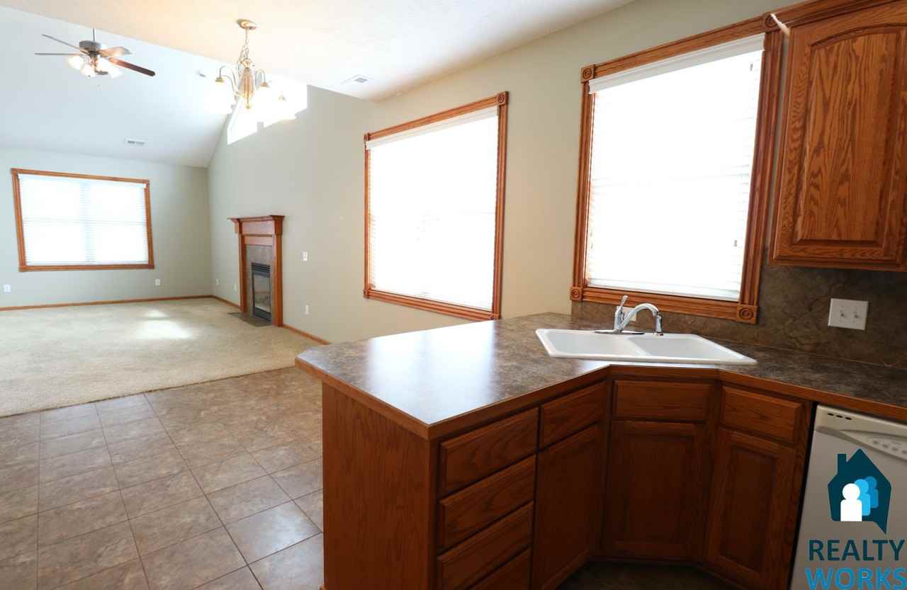 5400 Folkways Place - Photo 3 of 17