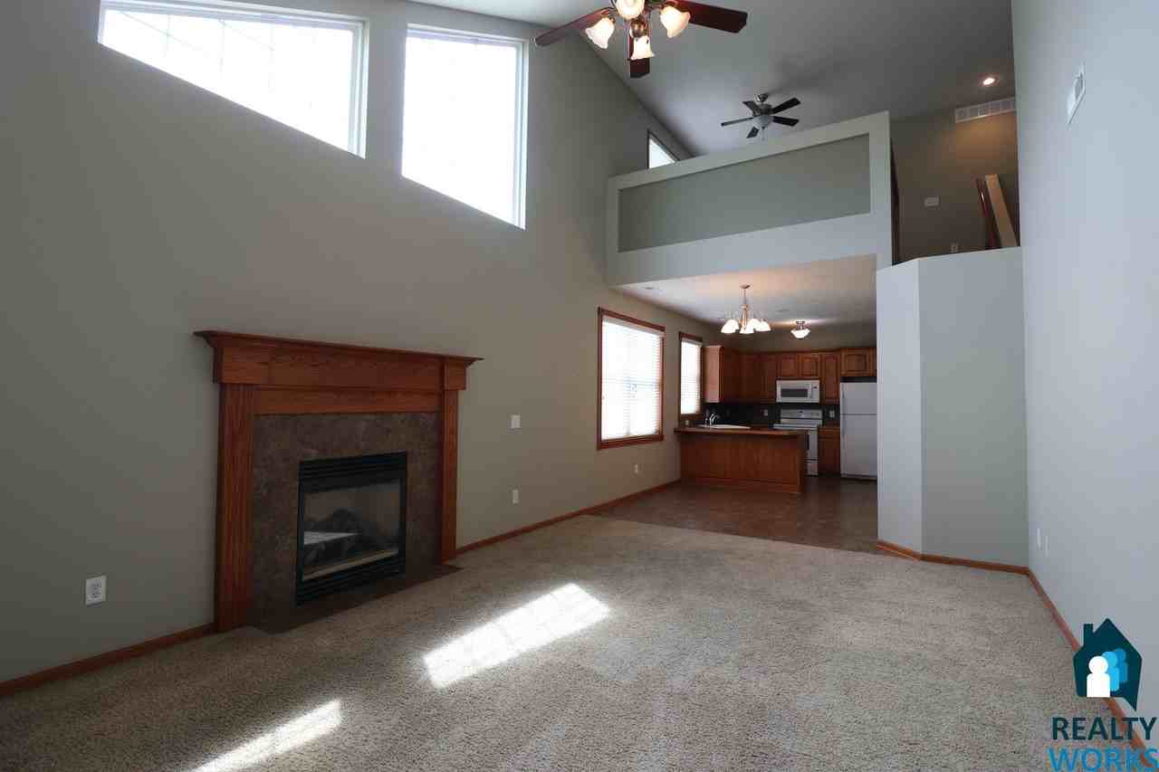 5400 Folkways Pl - Photo 5 of 17