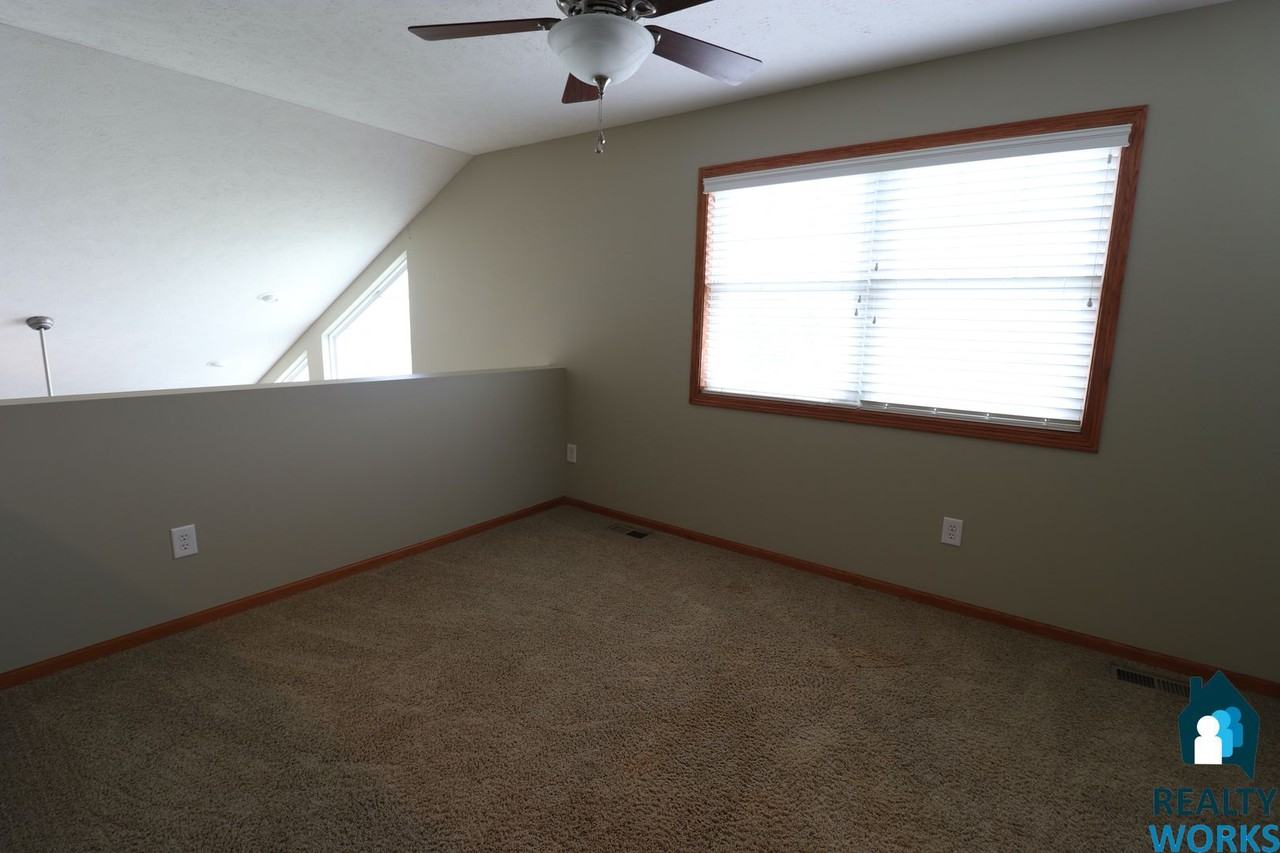 5400 Folkways Pl - Photo 6 of 17