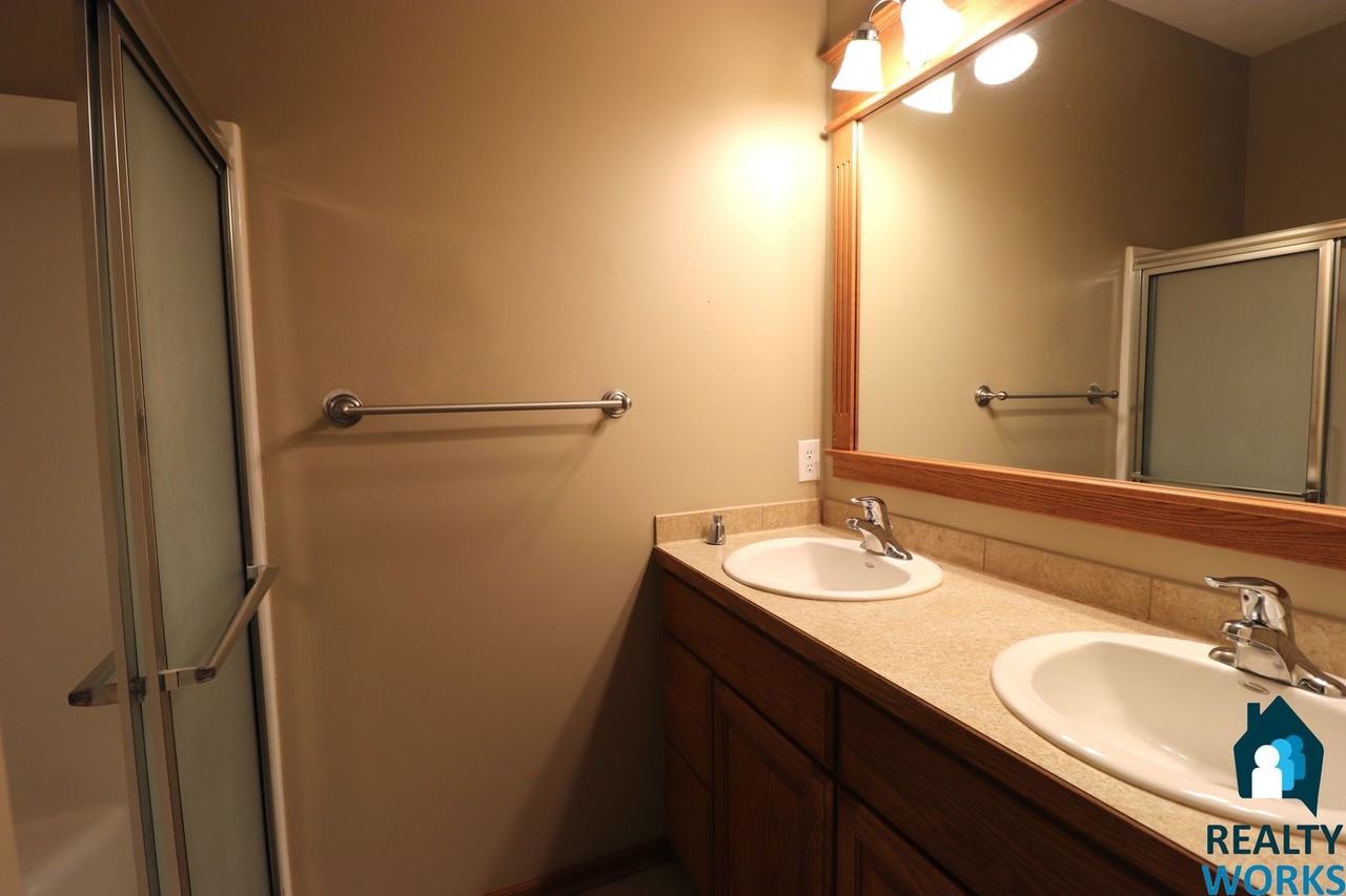 5400 Folkways Pl - Photo 7 of 17