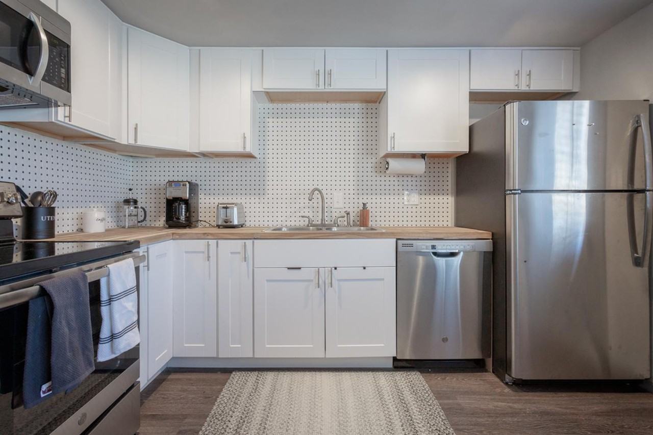 Timeless Prairie Village home with mid-century charm - Photo 4 of 8