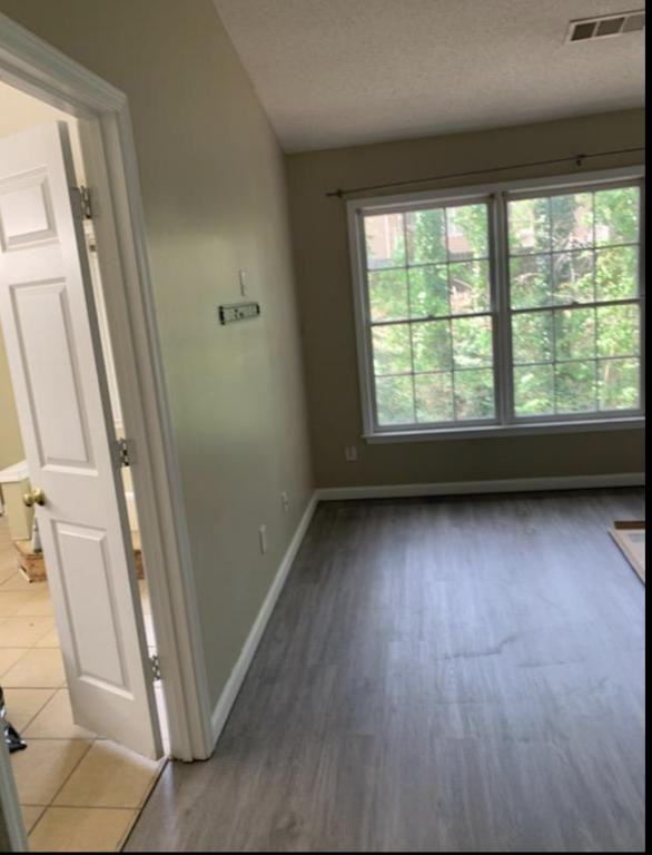 970 Lulworth Ln - Photo 2 of 9