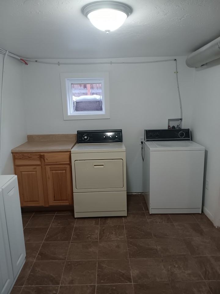 344 1/2 Warren Ave - Photo 4 of 13