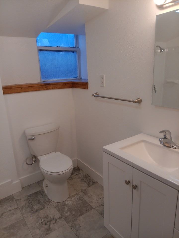 344 1/2 Warren Ave - Photo 6 of 13