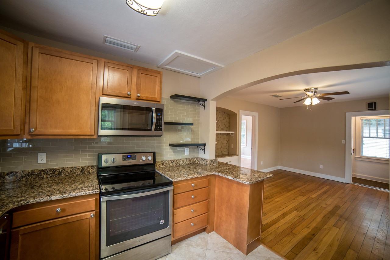 1017B Sw 2nd Pl - Photo 4 of 16