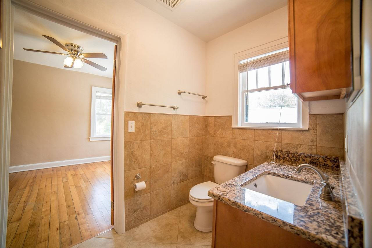 1017B Sw 2nd Pl - Photo 3 of 16