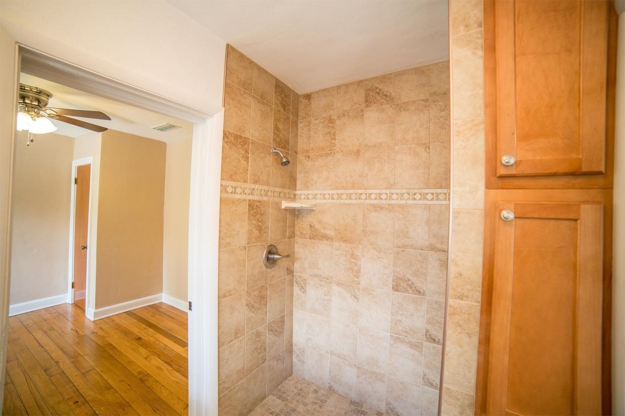 1017B Sw 2nd Pl - Photo 2 of 16