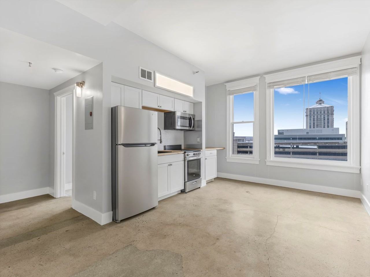 New Grand Apartments - Photo 3 of 50