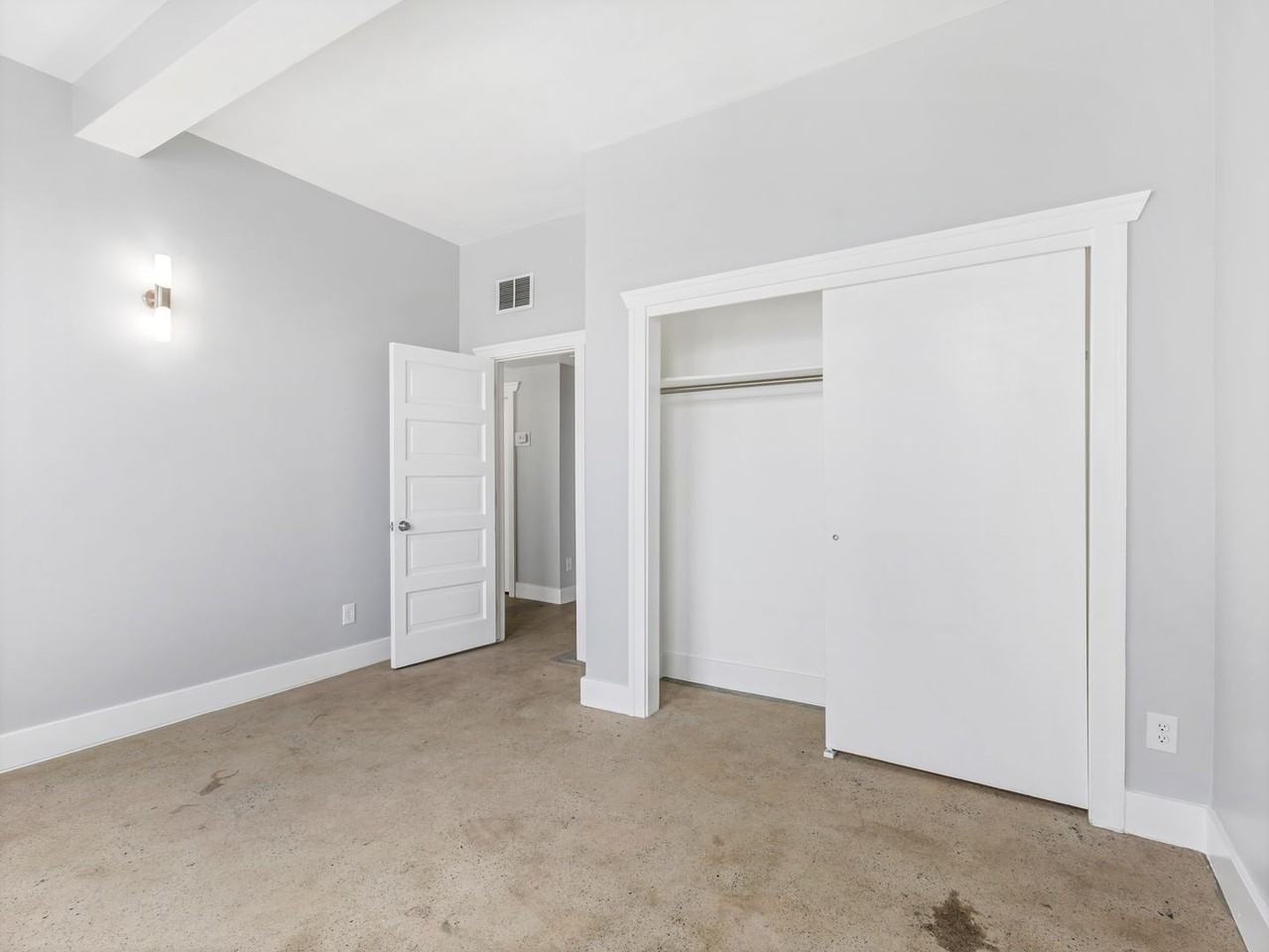 New Grand Apartments - Photo 5 of 50