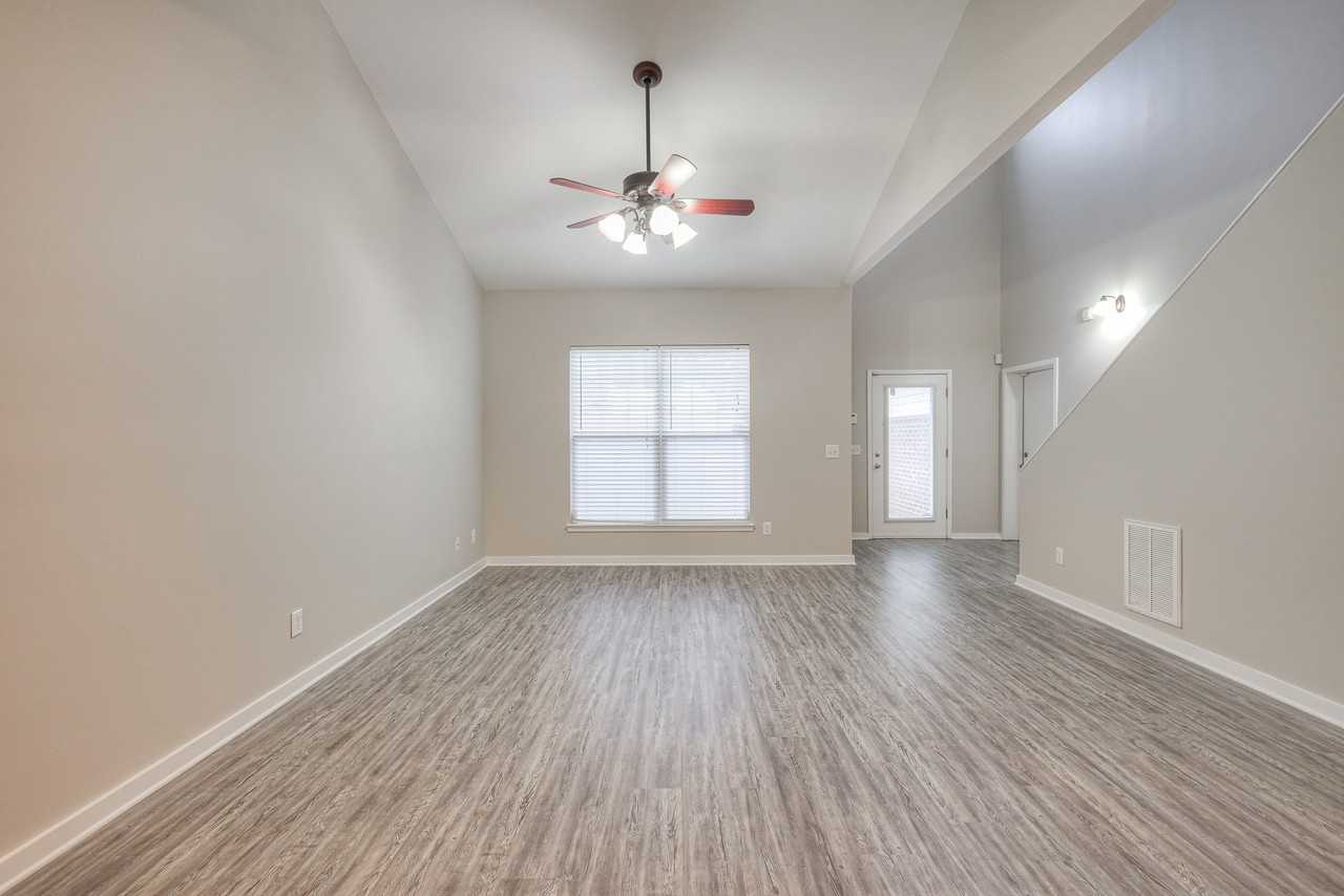 938 Bracken Trl - Photo 3 of 10