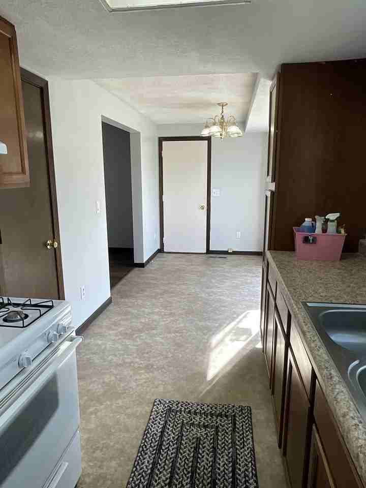 1018 Larch Ln - Photo 2 of 16