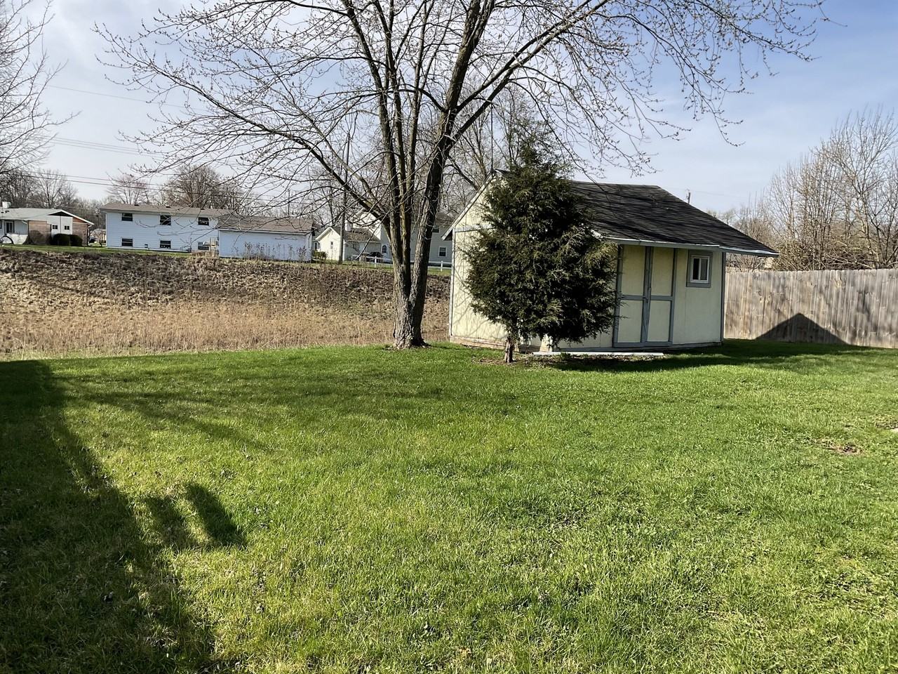 1018 Larch Ln - Photo 3 of 16