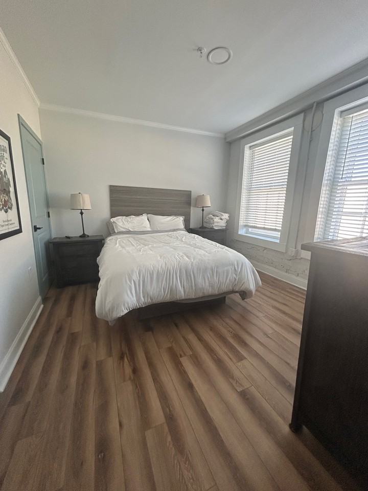 300 Laurel St #2 - Photo 3 of 19