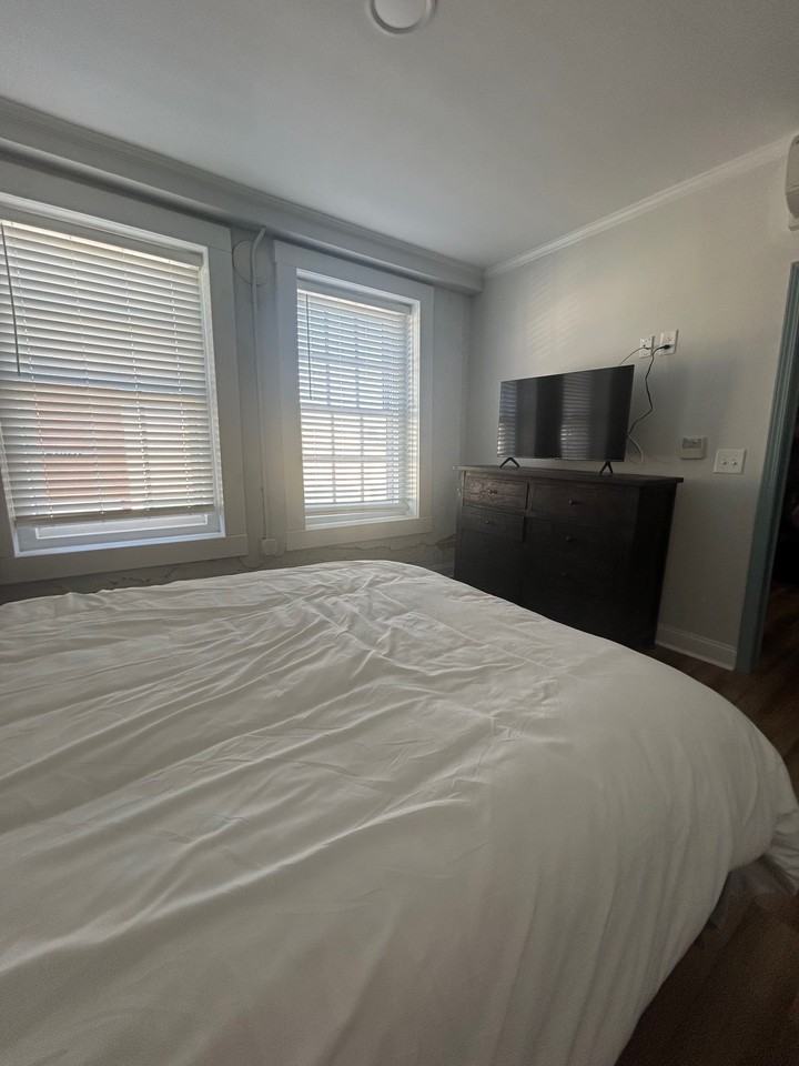 300 Laurel St #2 - Photo 7 of 19