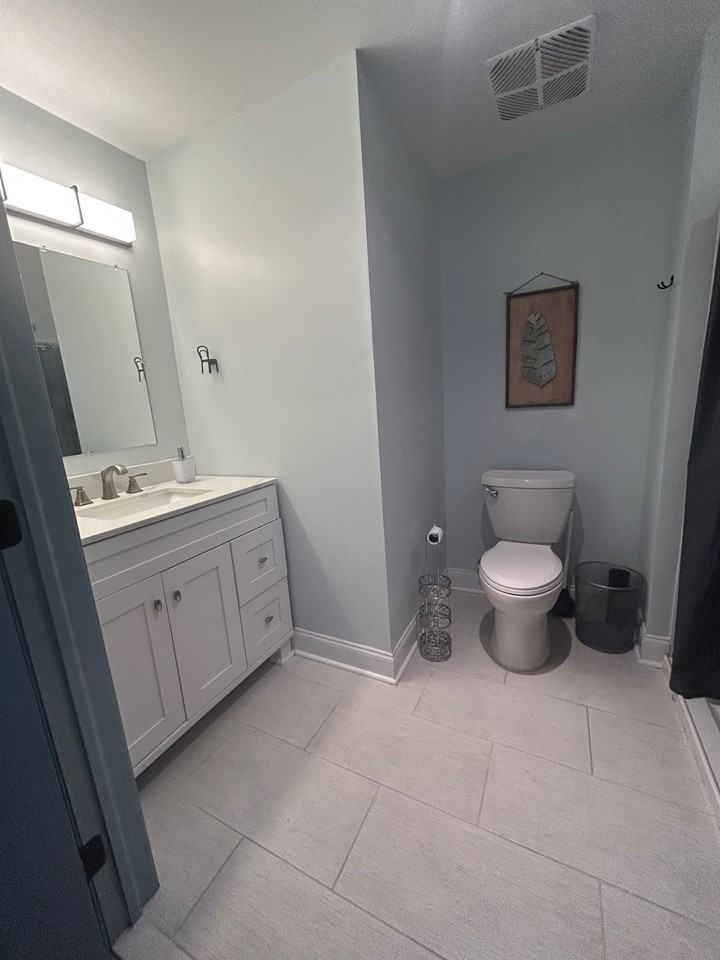 300 Laurel St #2 - Photo 4 of 19