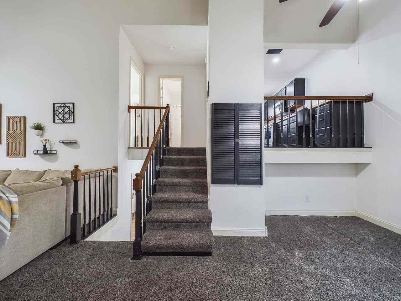 100 Teal Ln - Photo 3 of 11