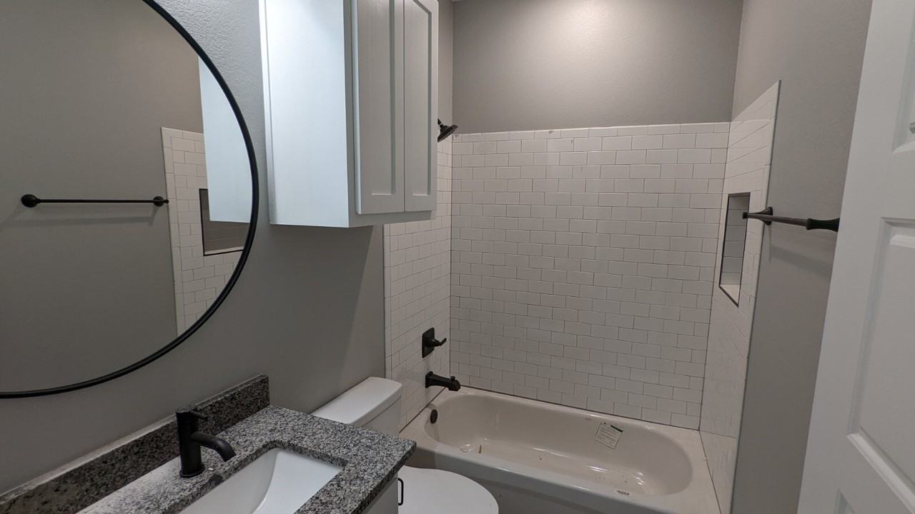 1213 Oak Dr #105 - Photo 7 of 11