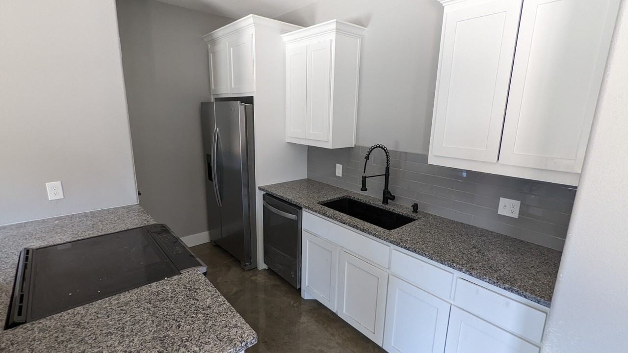 1213 Oak Dr #105 - Photo 4 of 11
