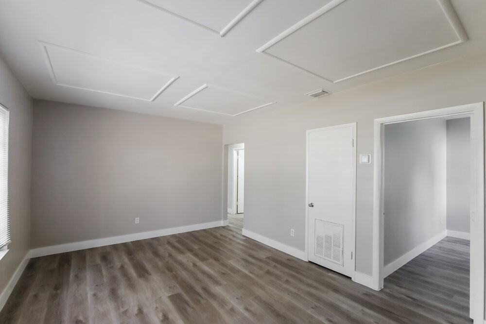 381 Carolina Ave - Photo 3 of 16