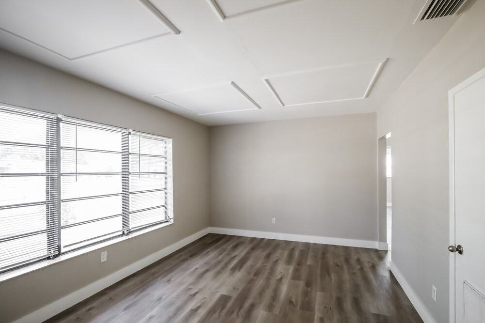 381 Carolina Ave - Photo 4 of 16