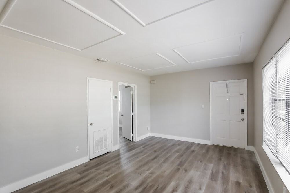 381 Carolina Ave - Photo 5 of 16