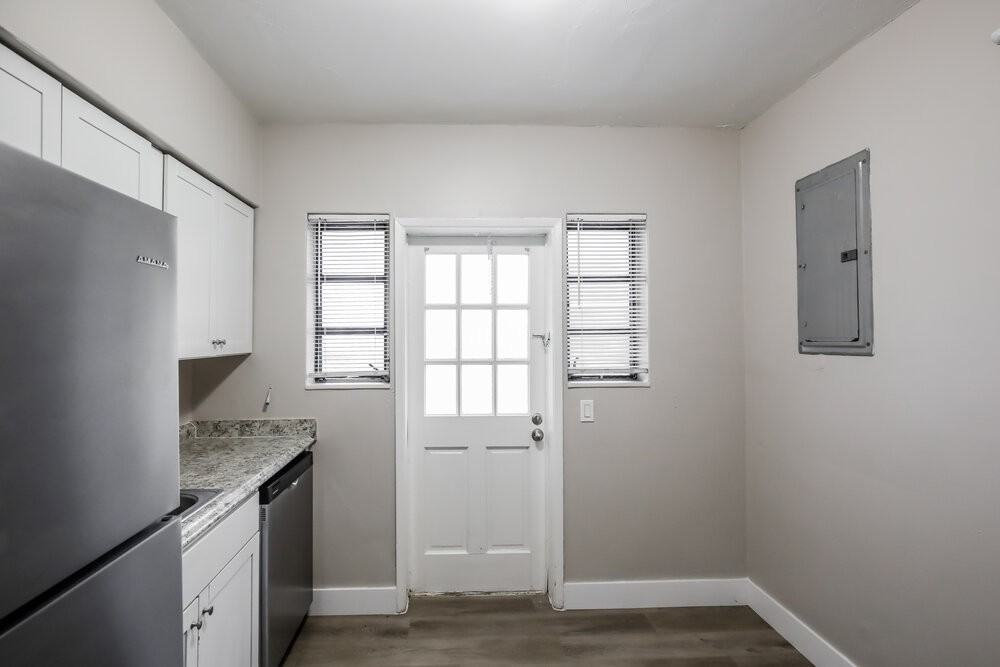 381 Carolina Ave - Photo 6 of 16