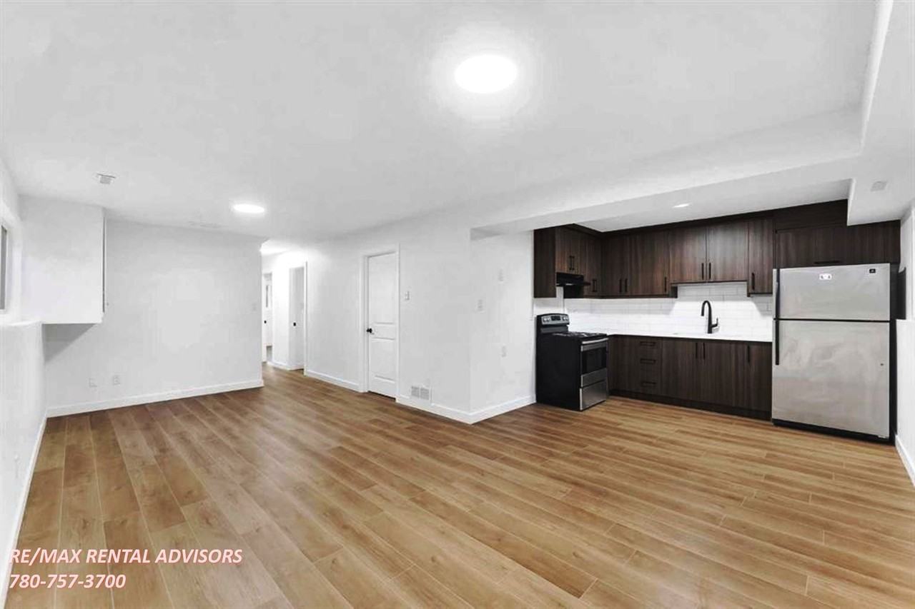 201 Queensland Dr Se - Photo 3 of 9