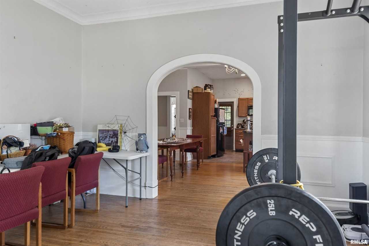 1214 W Monroe St - Photo 5 of 15