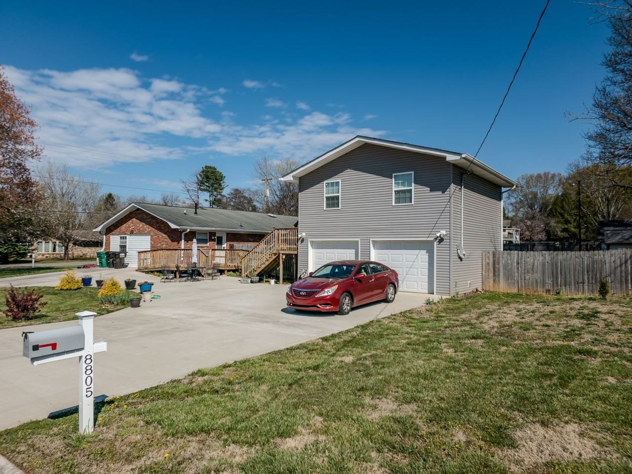 8805 Farmington Dr - Photo 3 of 15