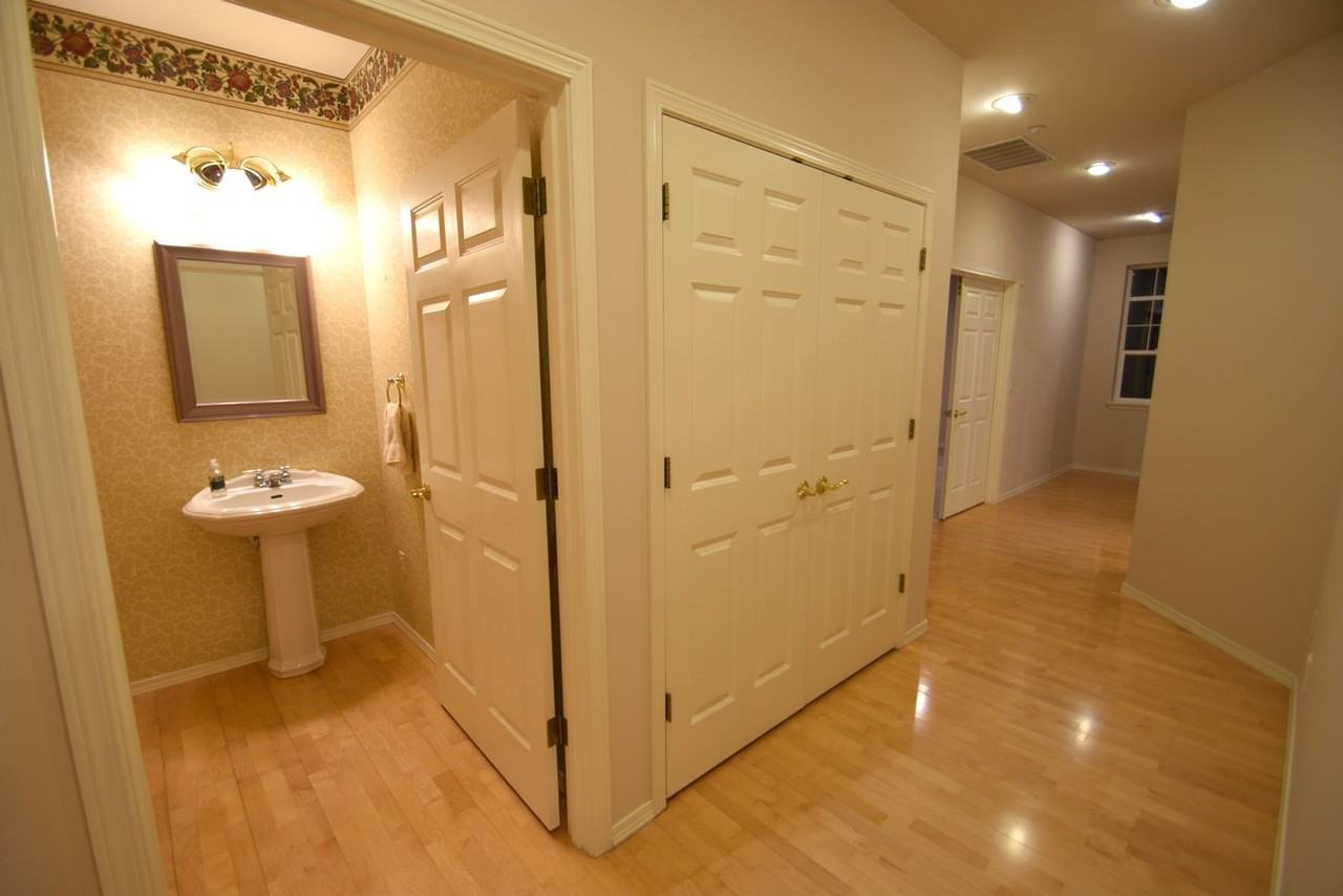 22562 Se 45th St - Photo 5 of 26